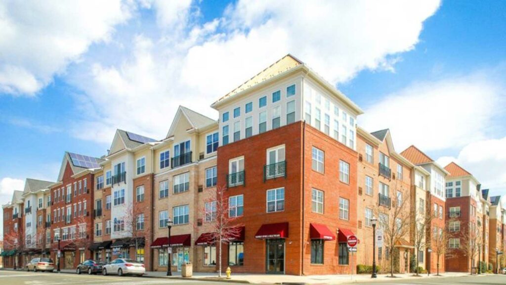 Exterior of Park Square Apartments in Rahway, NJ